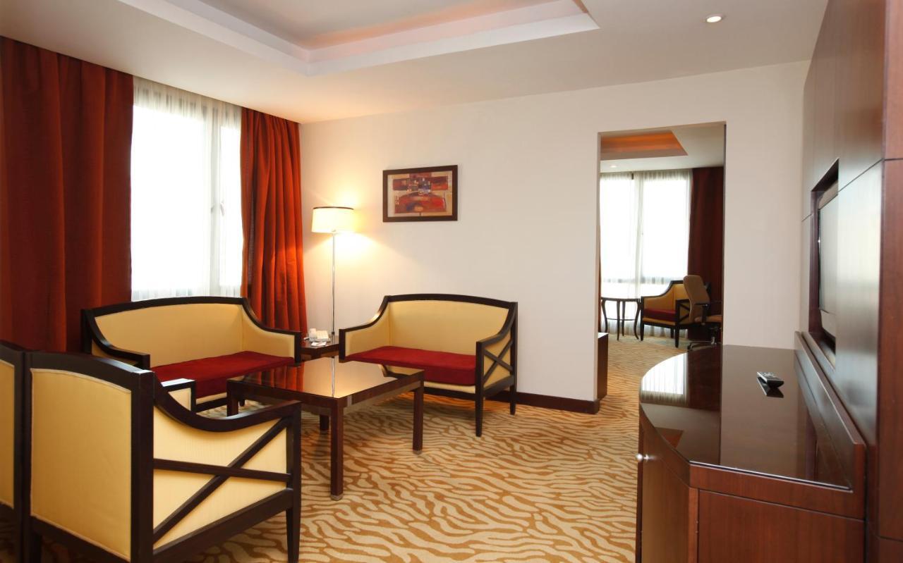 Holiday Inn Olaya By Ihg Riad Exterior foto
